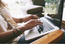 How a Grammar Checker Improves Professional Emails and Business Writing